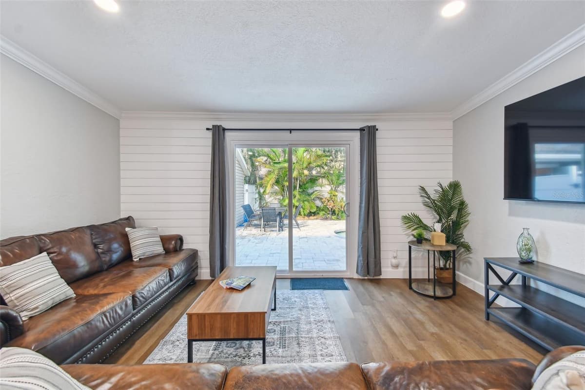414 JOYCE AVENUE — photo 32 of 89