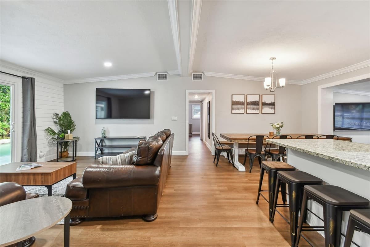 414 JOYCE AVENUE — photo 34 of 89