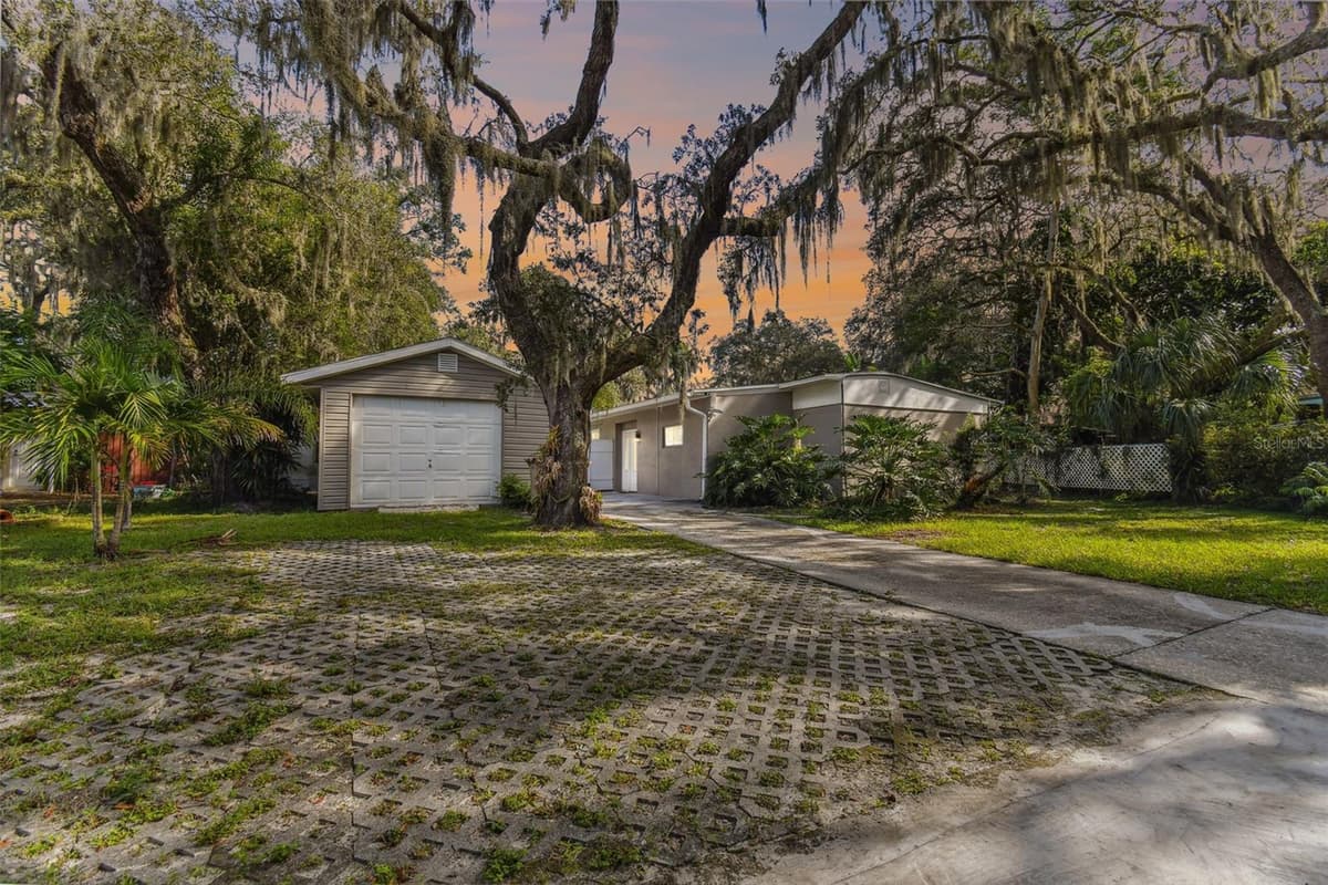 414 JOYCE AVENUE — photo 1 of 89