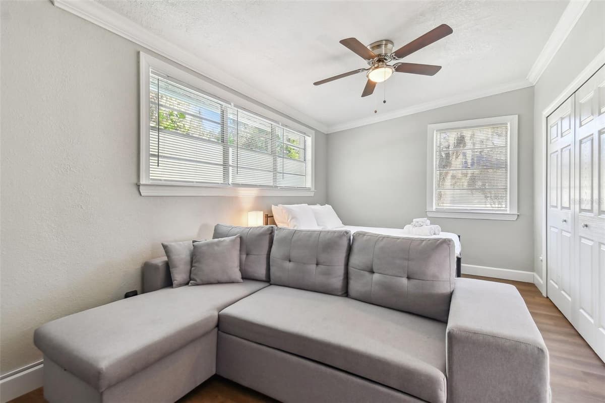 414 JOYCE AVENUE — photo 48 of 89