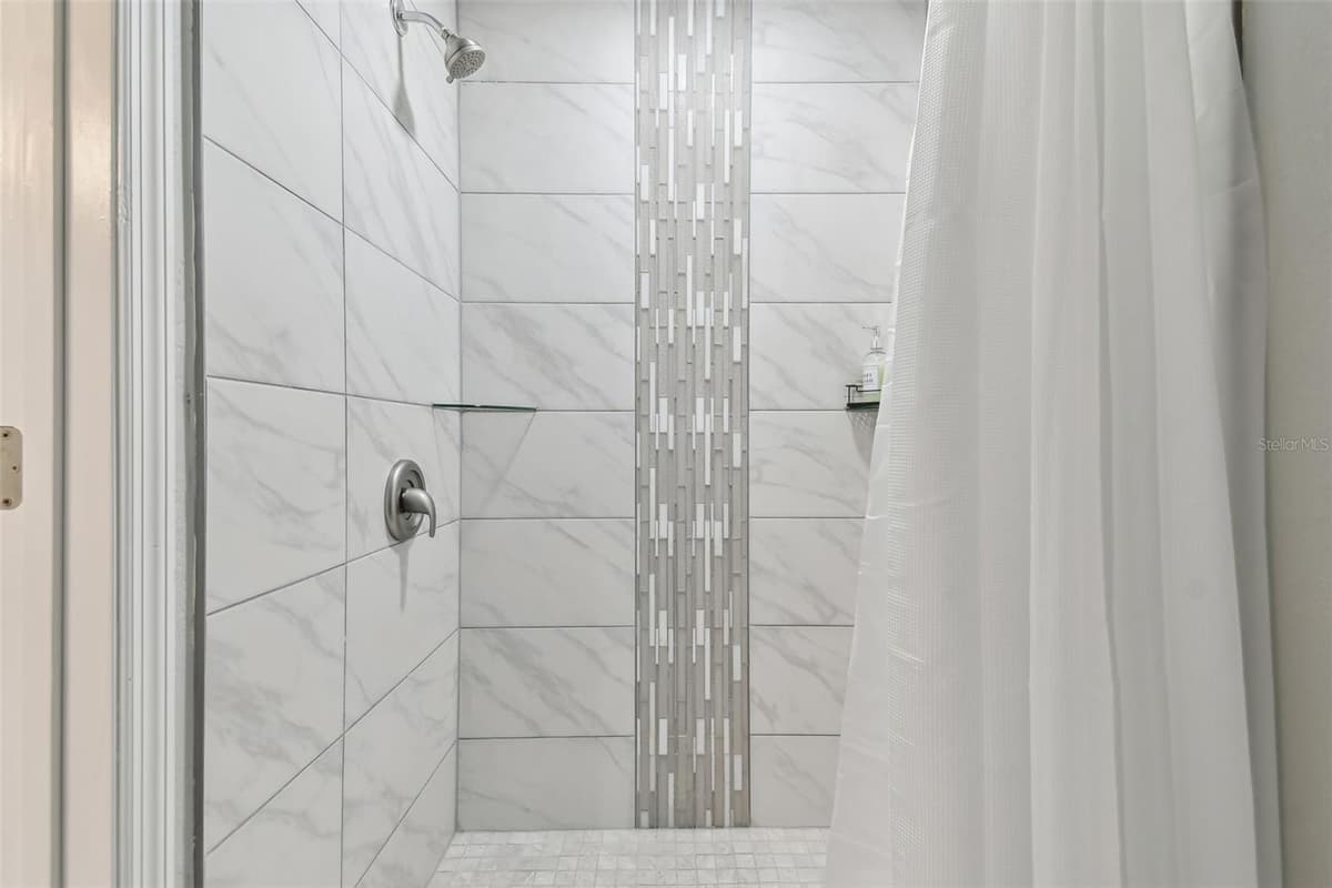 414 JOYCE AVENUE — photo 17 of 89