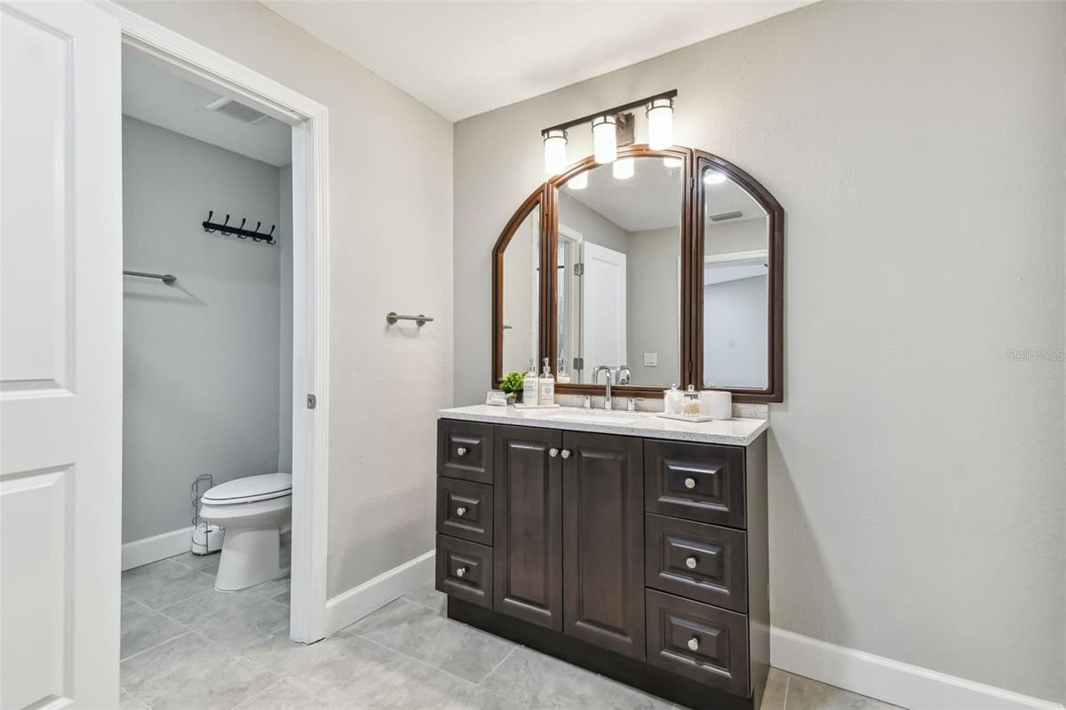 414 JOYCE AVENUE — photo 14 of 89