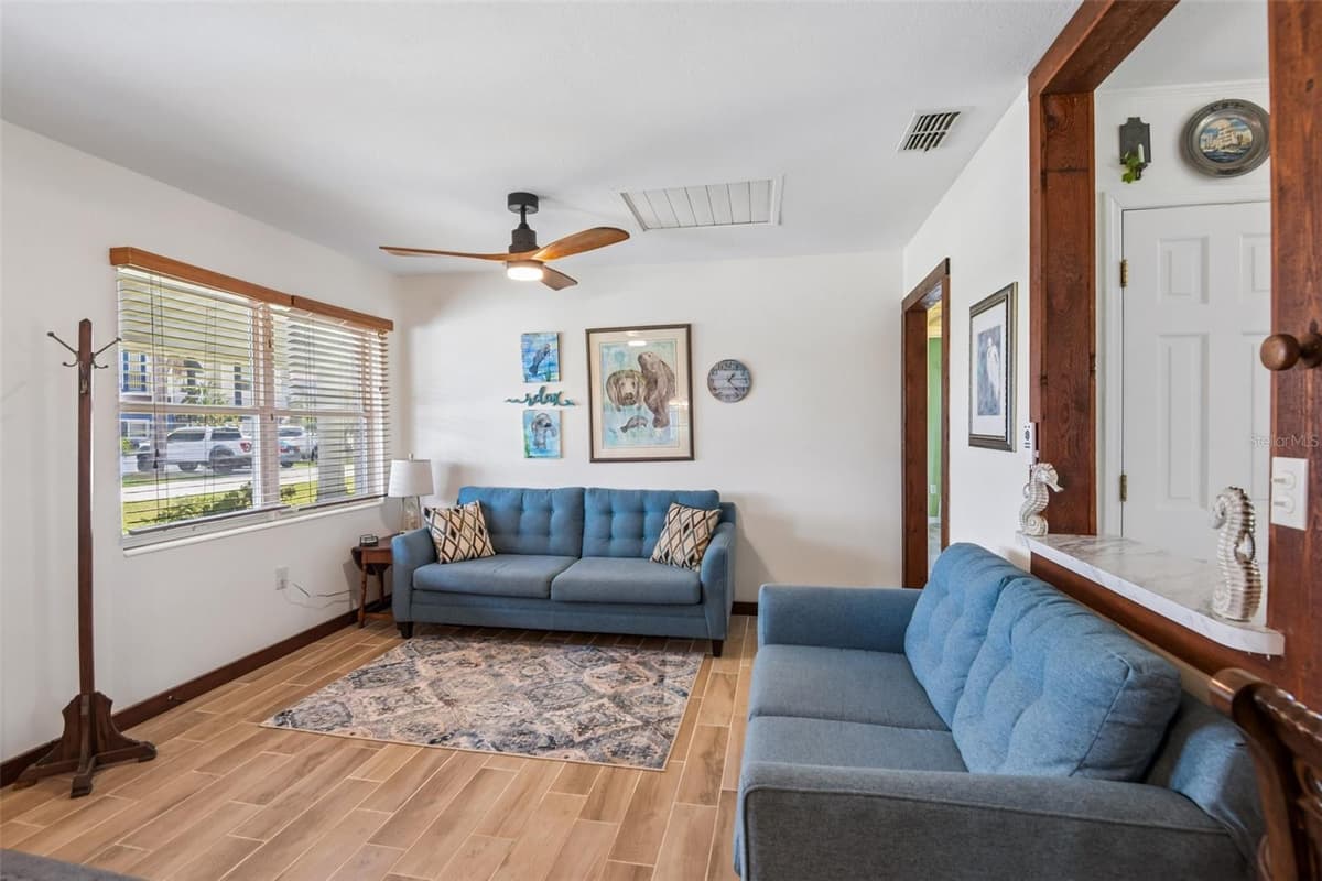 8212 HAYWARD LANE — photo 15 of 57