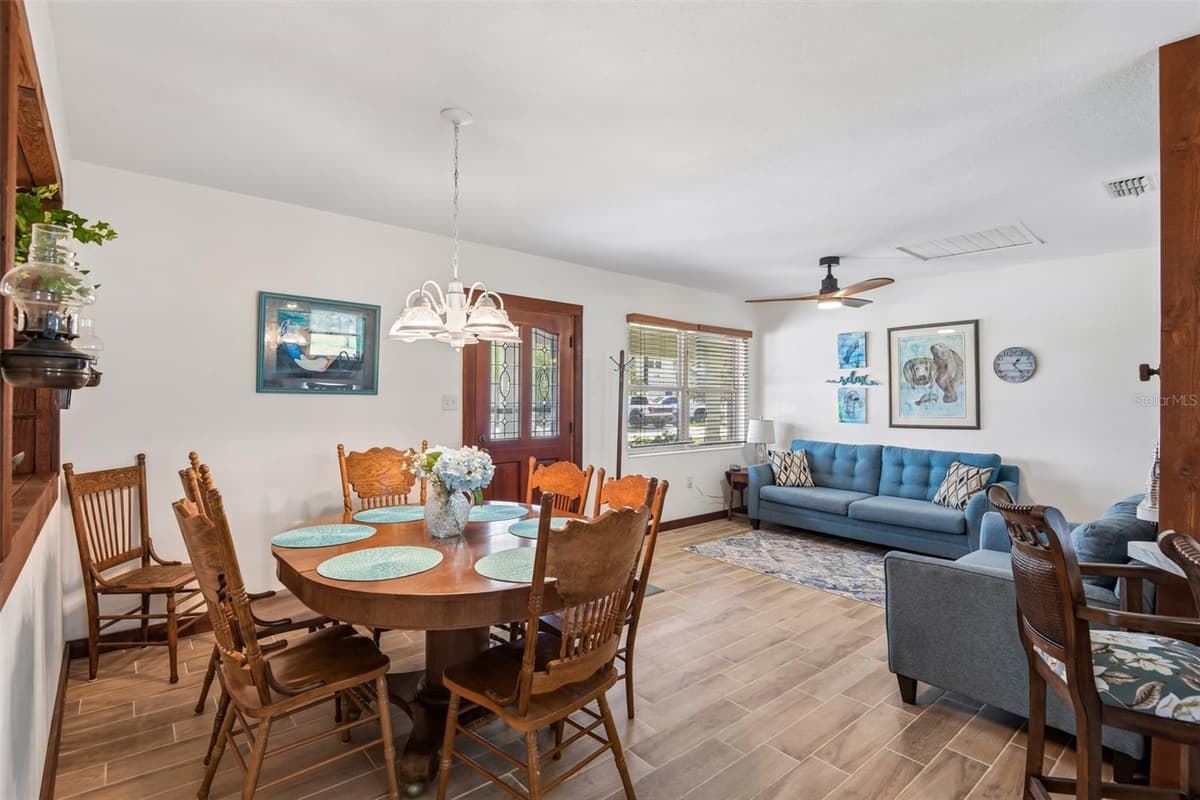 8212 HAYWARD LANE — photo 8 of 57