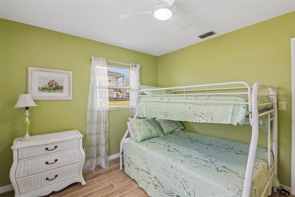 8212 HAYWARD LANE — photo 19 of 57