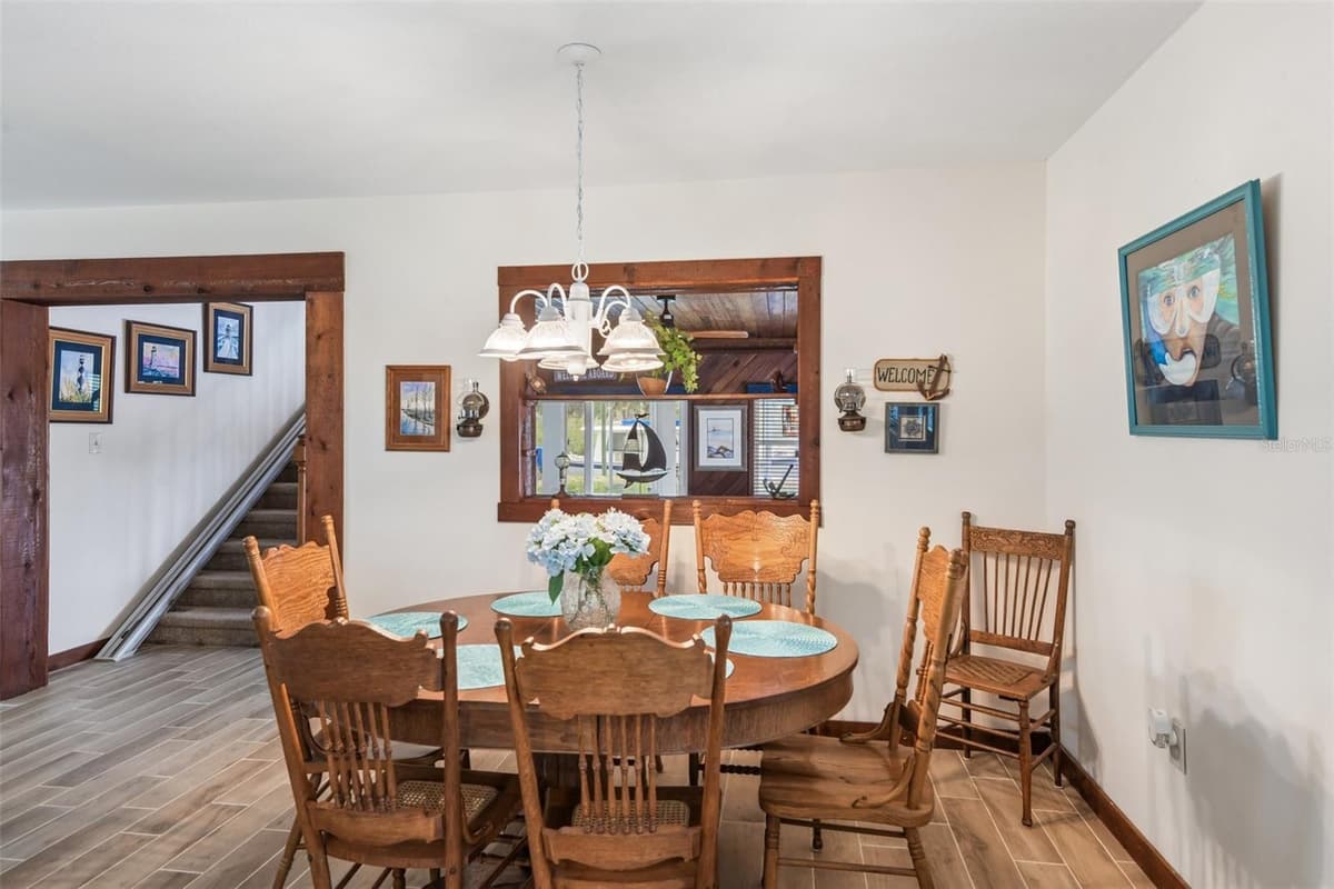 8212 HAYWARD LANE — photo 9 of 57