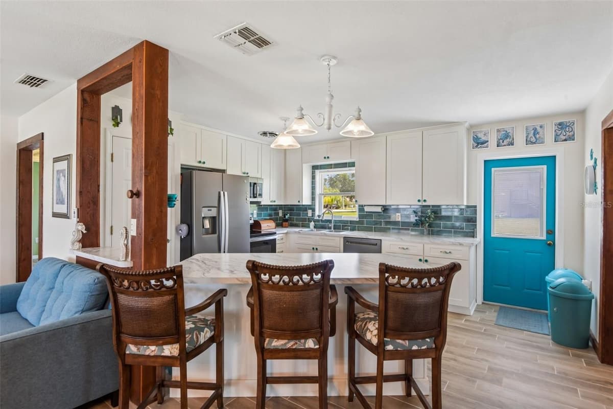 8212 HAYWARD LANE — photo 13 of 57