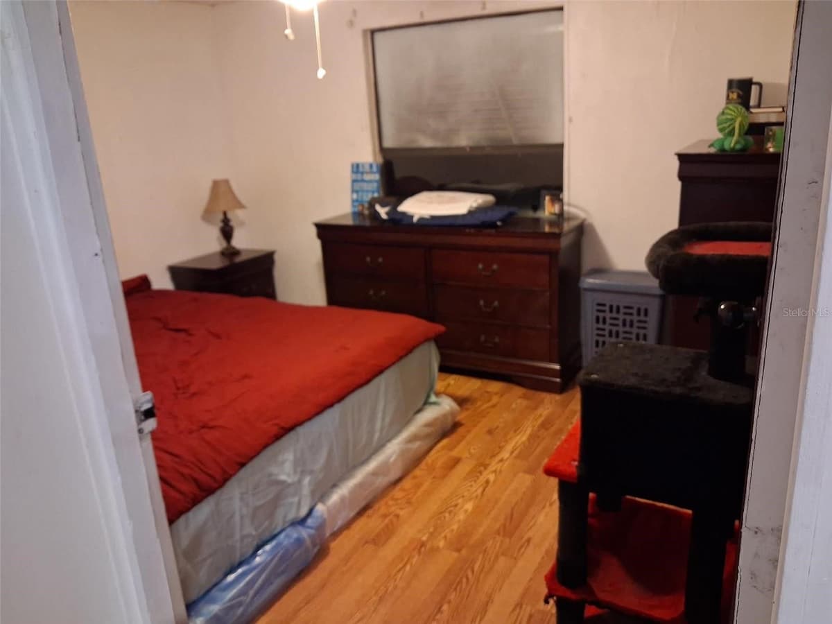 186 GLADYS AVENUE — photo 12 of 25
