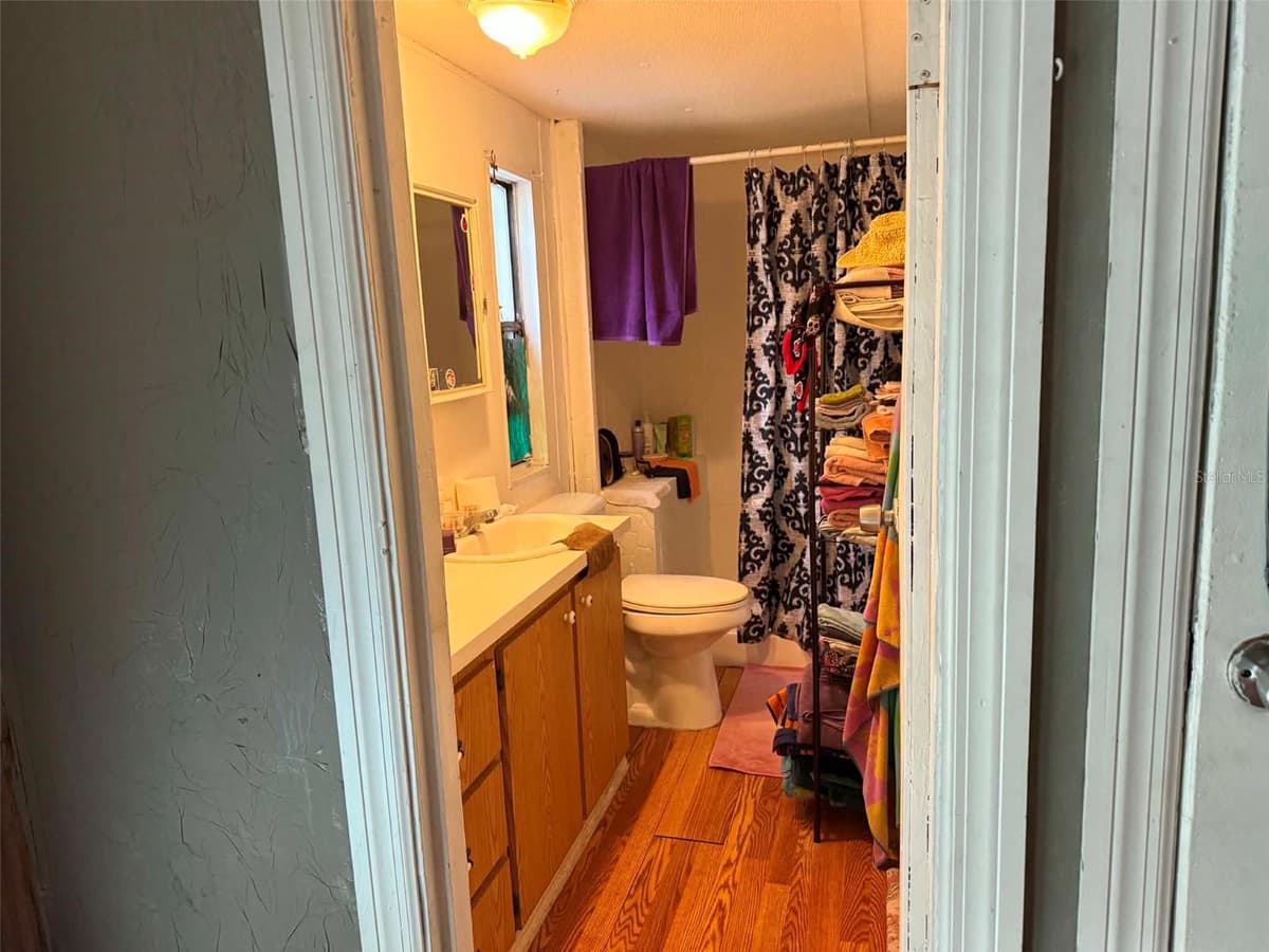 186 GLADYS AVENUE — photo 13 of 25