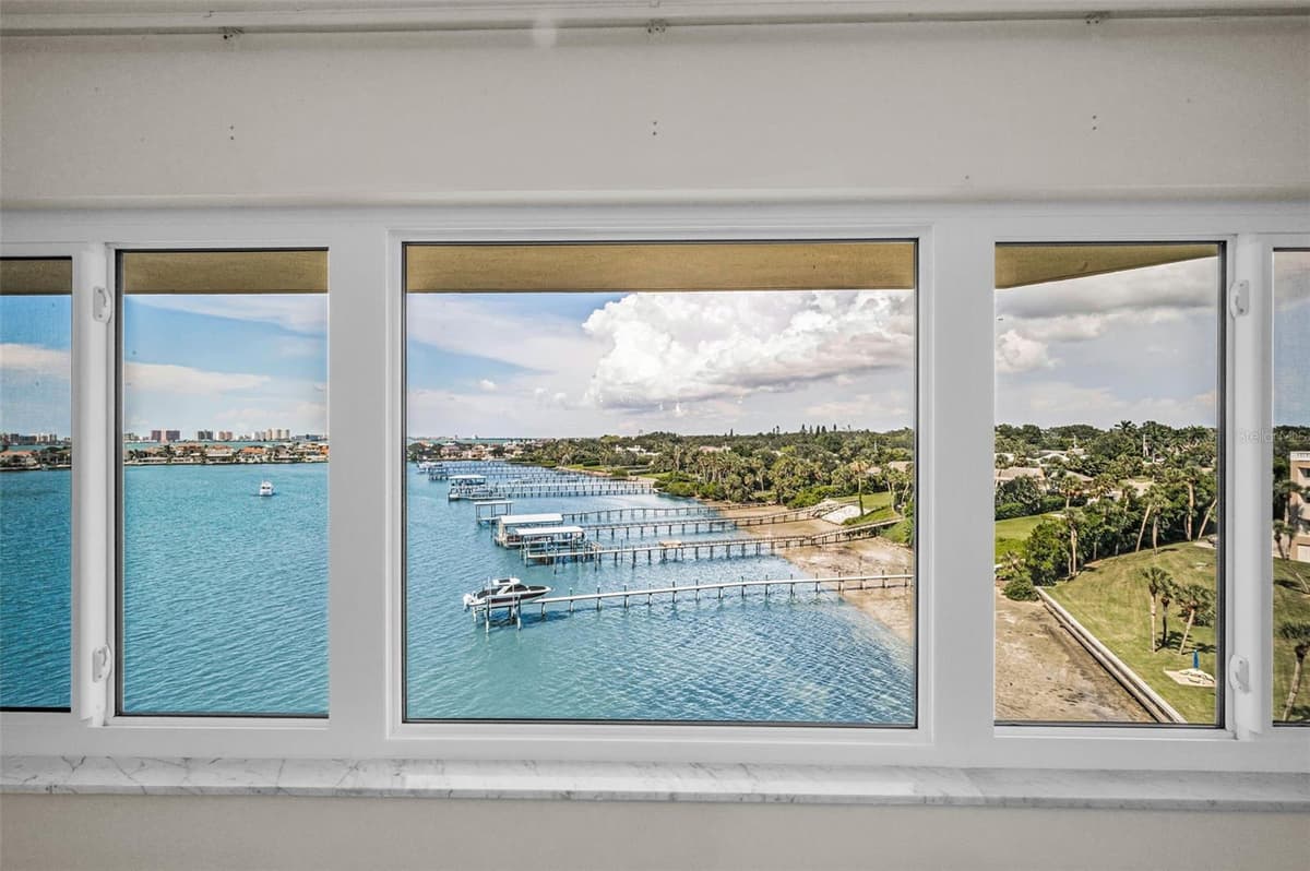 100 BLUFF VIEW DRIVE — photo 9 of 47