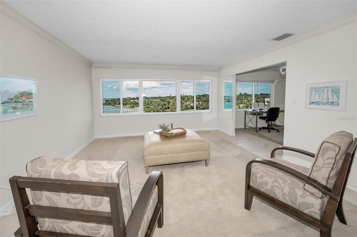 100 BLUFF VIEW DRIVE — photo 10 of 47