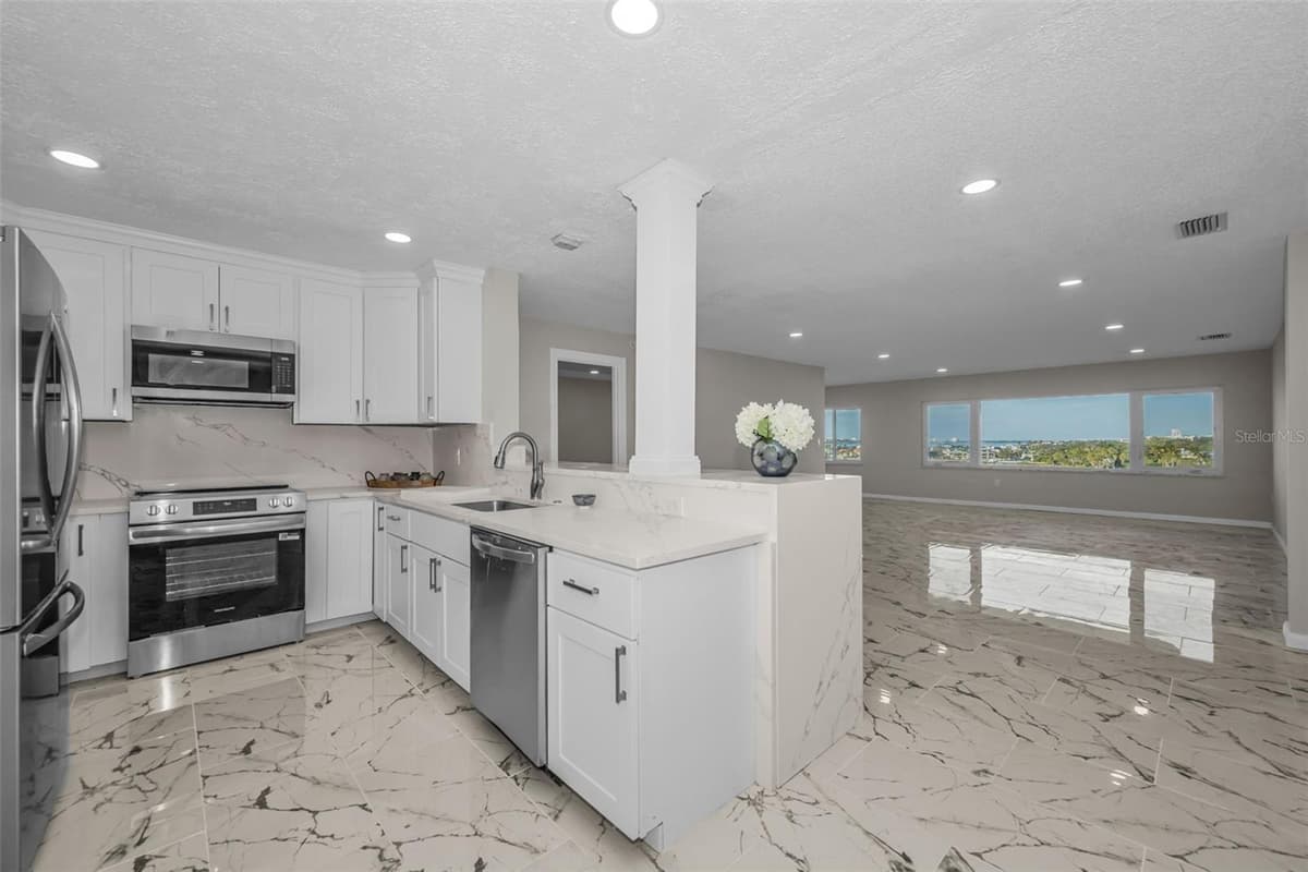100 BLUFF VIEW DRIVE — photo 7 of 46