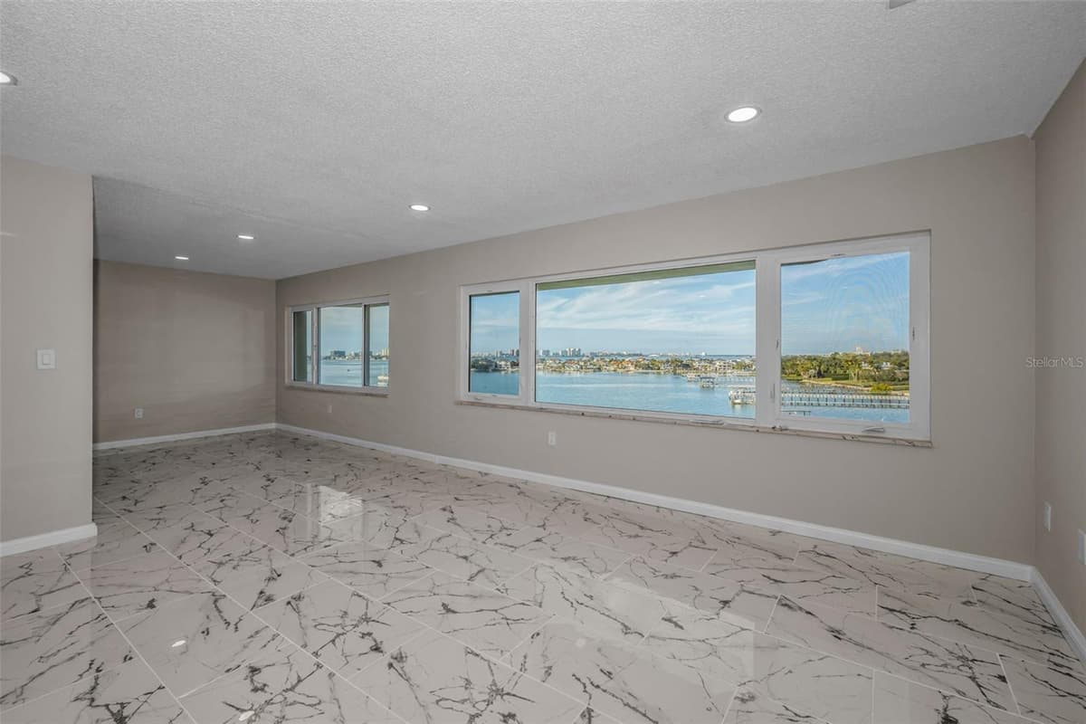 100 BLUFF VIEW DRIVE — photo 11 of 46