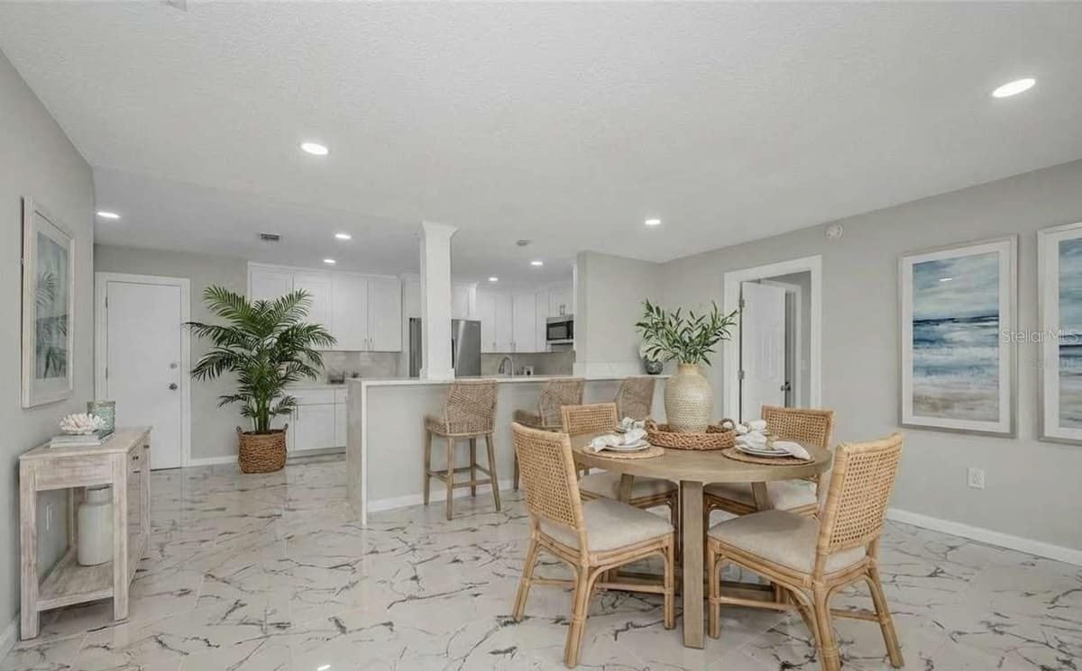 100 BLUFF VIEW DRIVE — photo 4 of 46