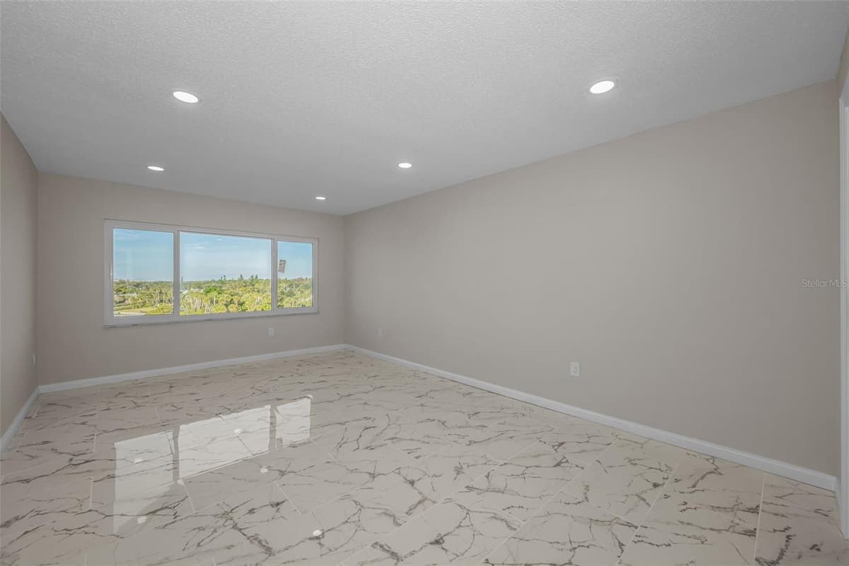 100 BLUFF VIEW DRIVE — photo 20 of 46