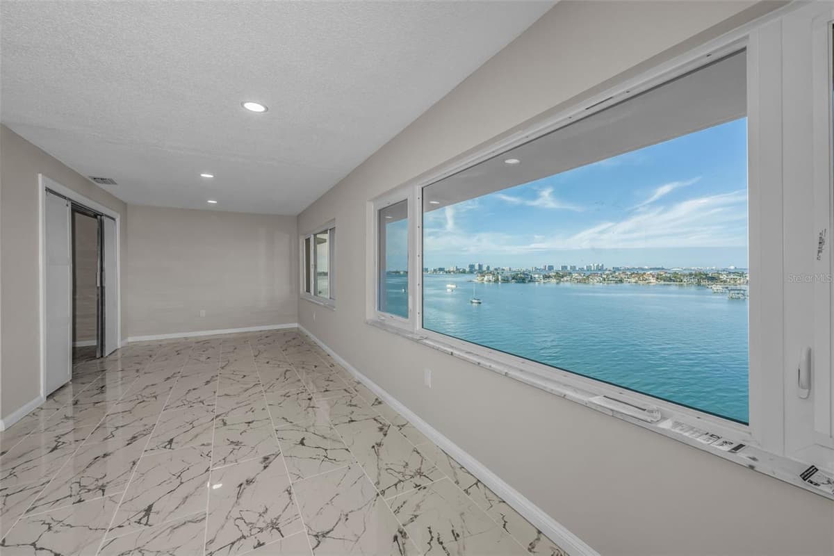 100 BLUFF VIEW DRIVE — photo 13 of 46