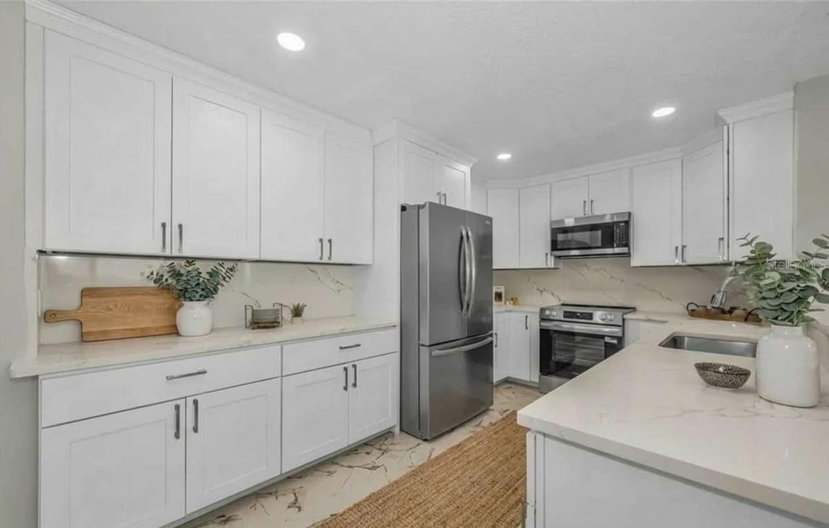 100 BLUFF VIEW DRIVE — photo 5 of 46