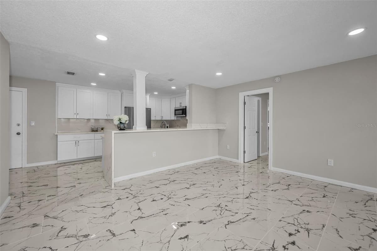 100 BLUFF VIEW DRIVE — photo 9 of 46