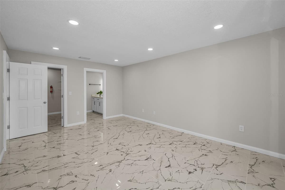 100 BLUFF VIEW DRIVE — photo 16 of 46