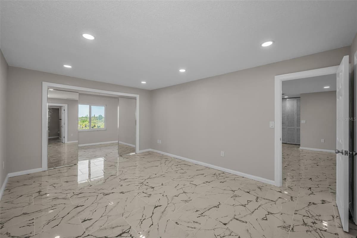 100 BLUFF VIEW DRIVE — photo 18 of 46