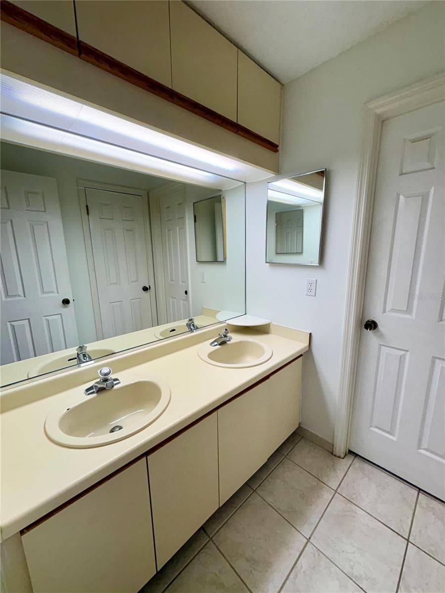 3243 FOREST OAKS COURT — photo 16 of 20