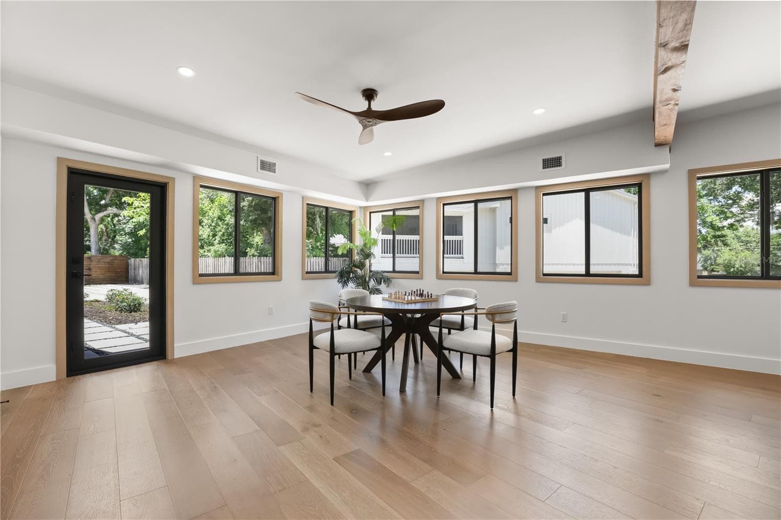541 MANOR ROAD — photo 15 of 39