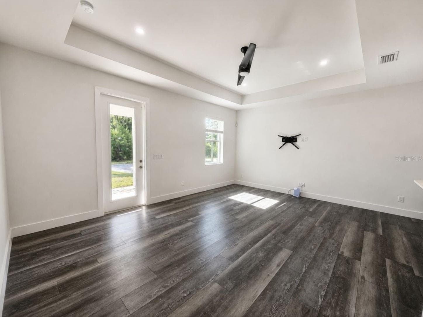 157 KARLOW AVENUE — photo 4 of 45
