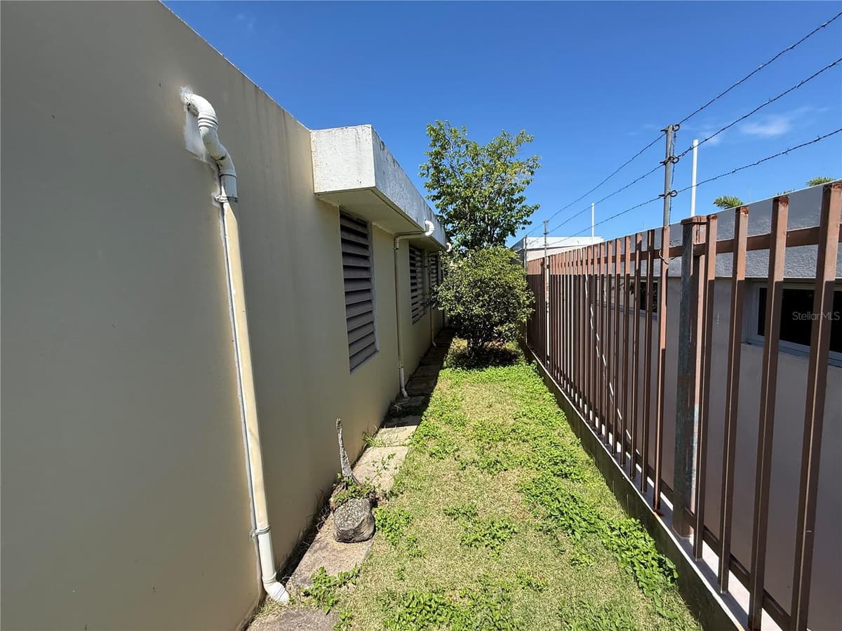 SR 659 Villas del Capitan SOLANDRA ST — photo 11 of 27