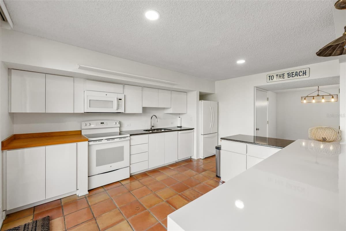 754 PINE RUN DRIVE — photo 14 of 45