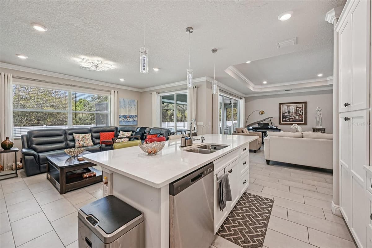 3955 OAK HOLLOW AVENUE — photo 11 of 34