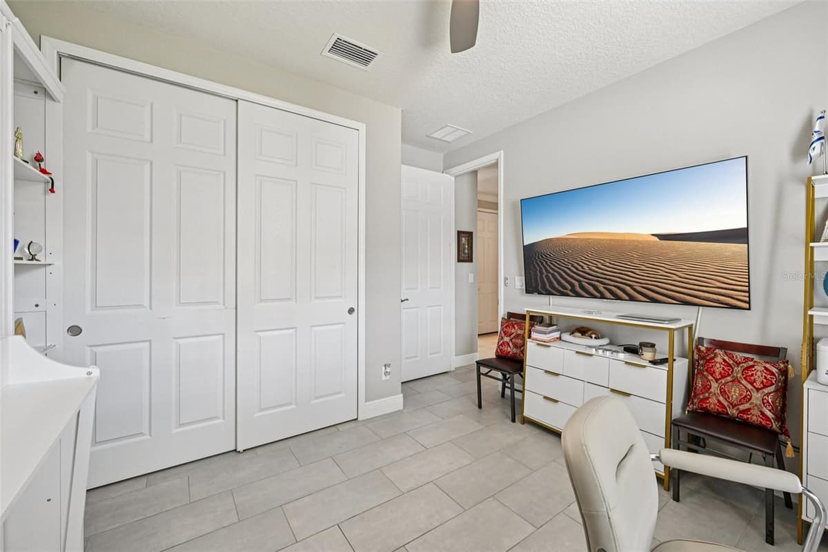 3955 OAK HOLLOW AVENUE — photo 21 of 34