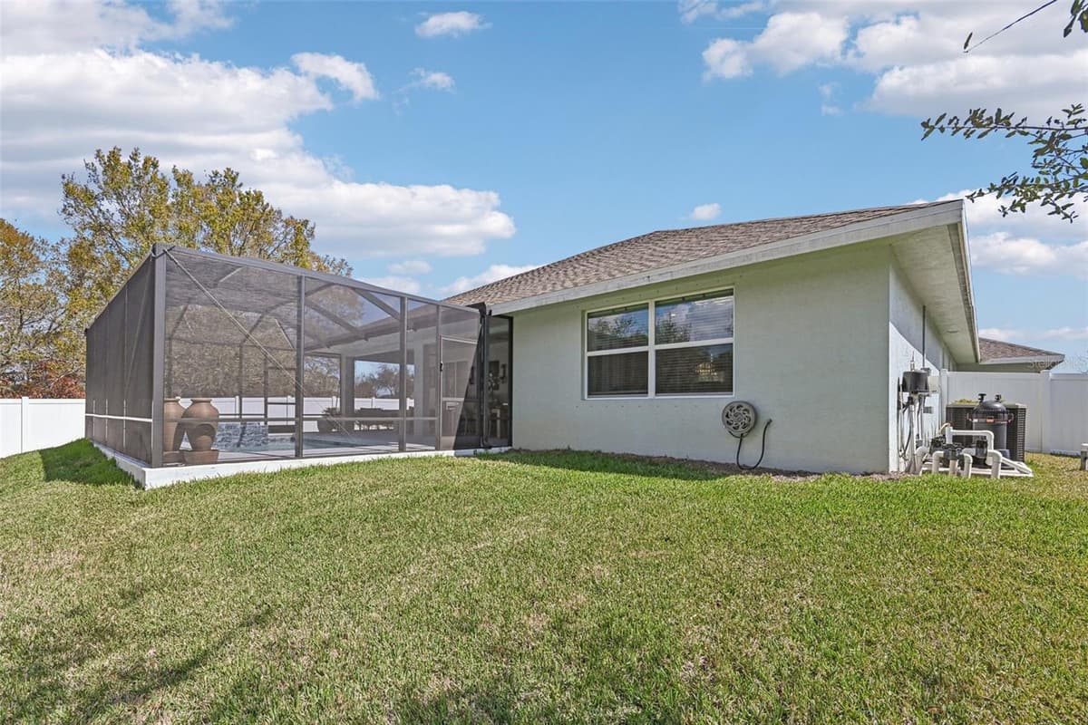 3955 OAK HOLLOW AVENUE — photo 33 of 34