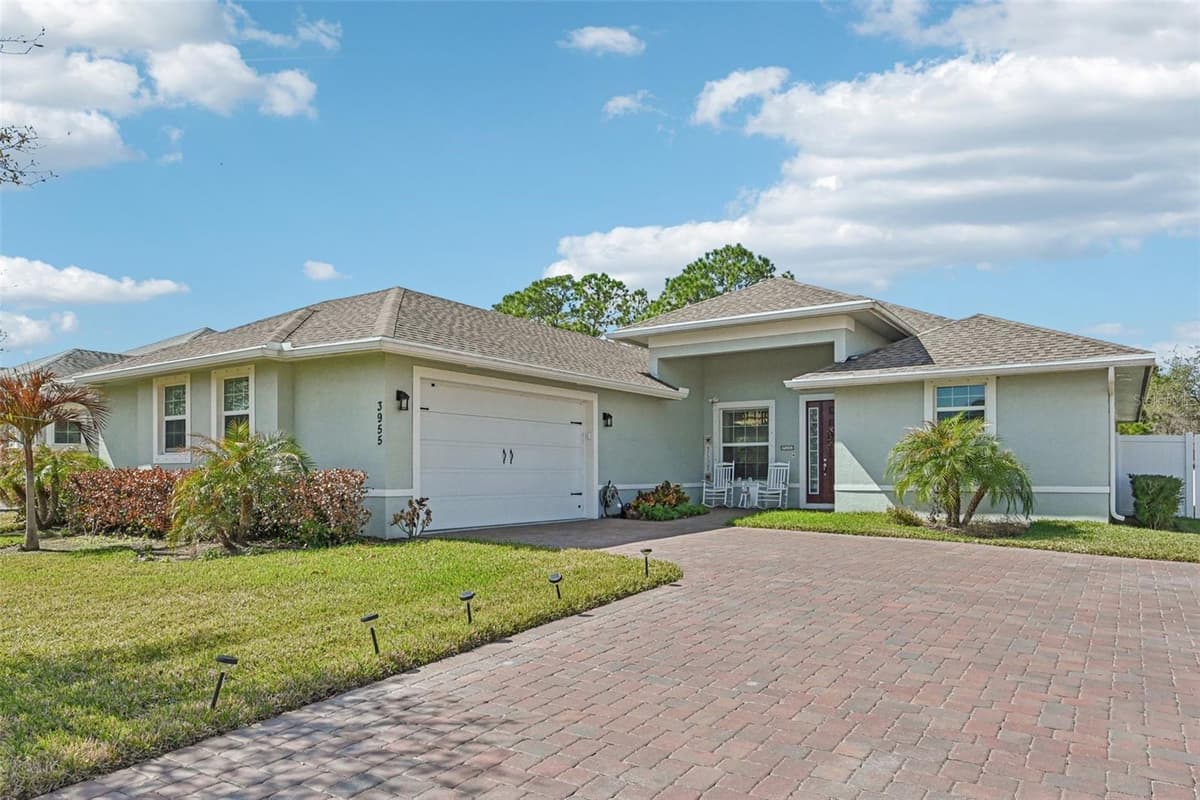 3955 OAK HOLLOW AVENUE — photo 4 of 34