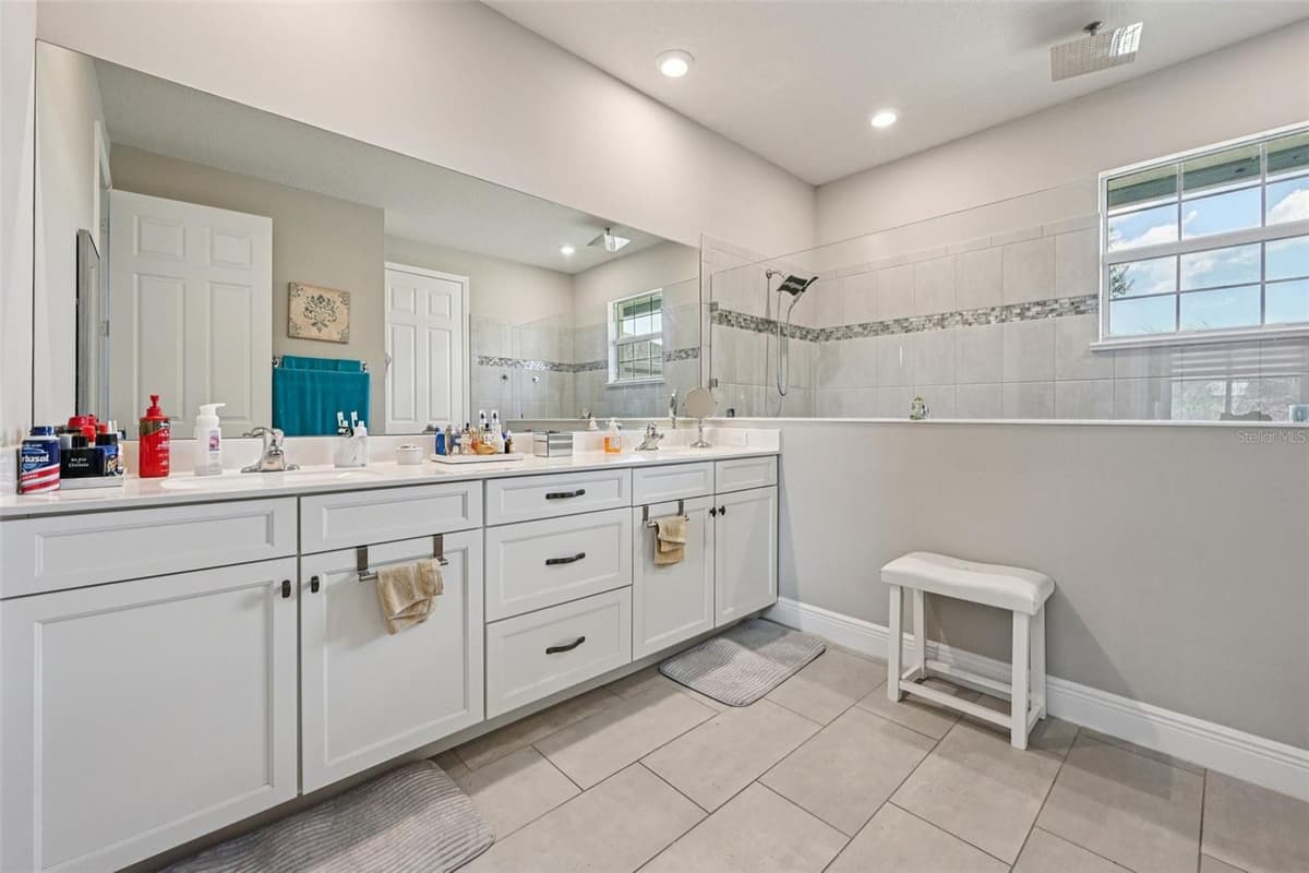 3955 OAK HOLLOW AVENUE — photo 23 of 34