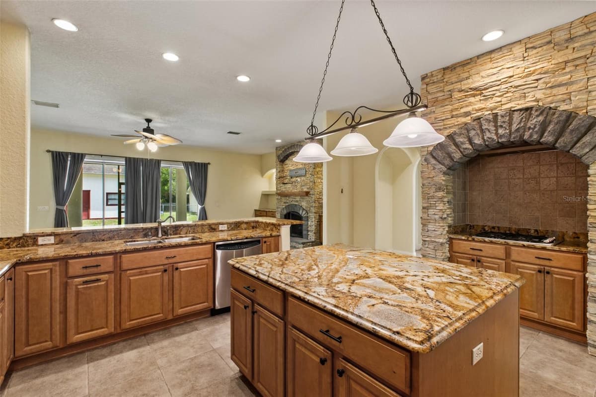 3049 LAUREL STREET — photo 10 of 65