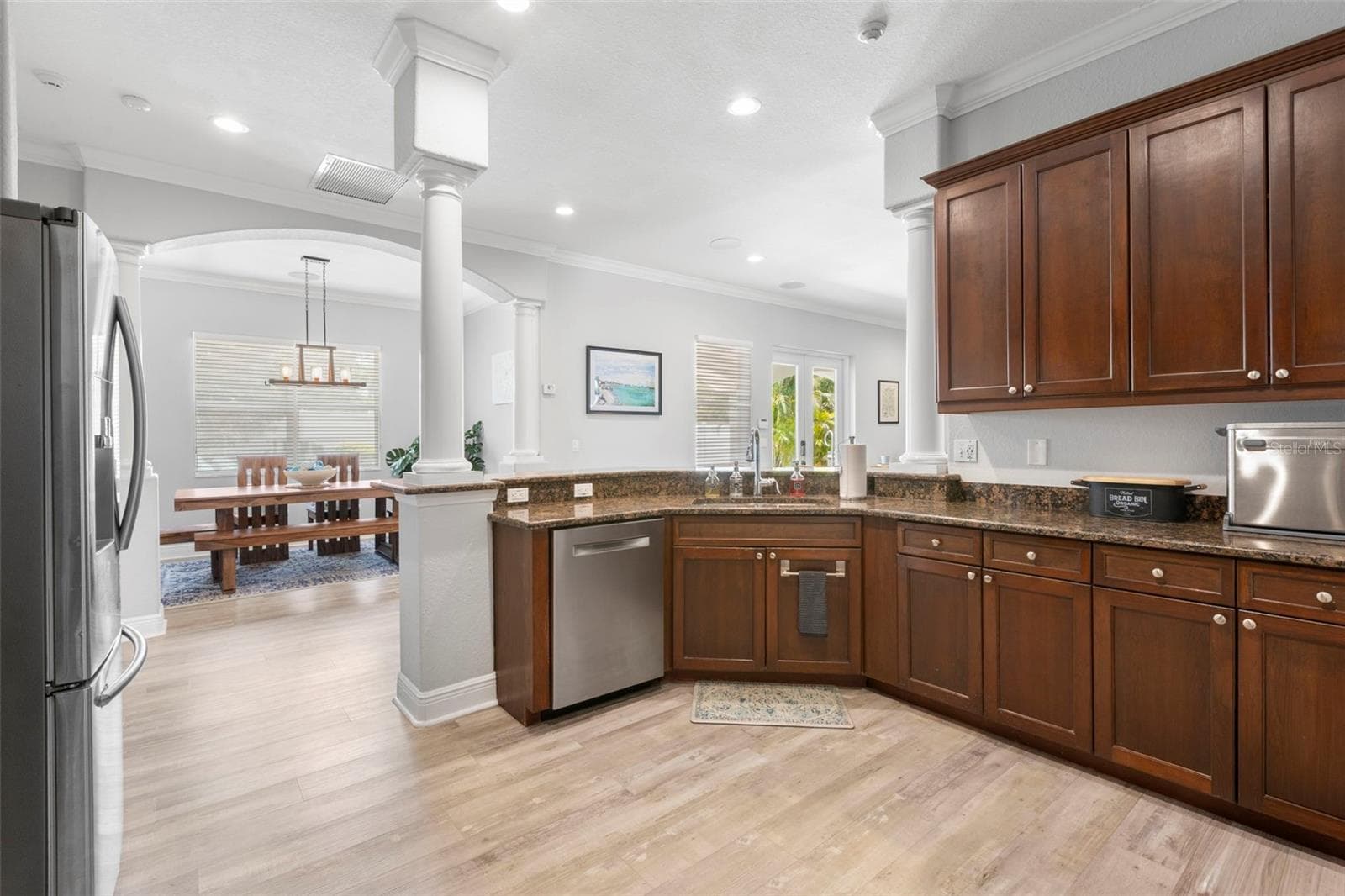 1502 RIVER COURT — photo 16 of 47