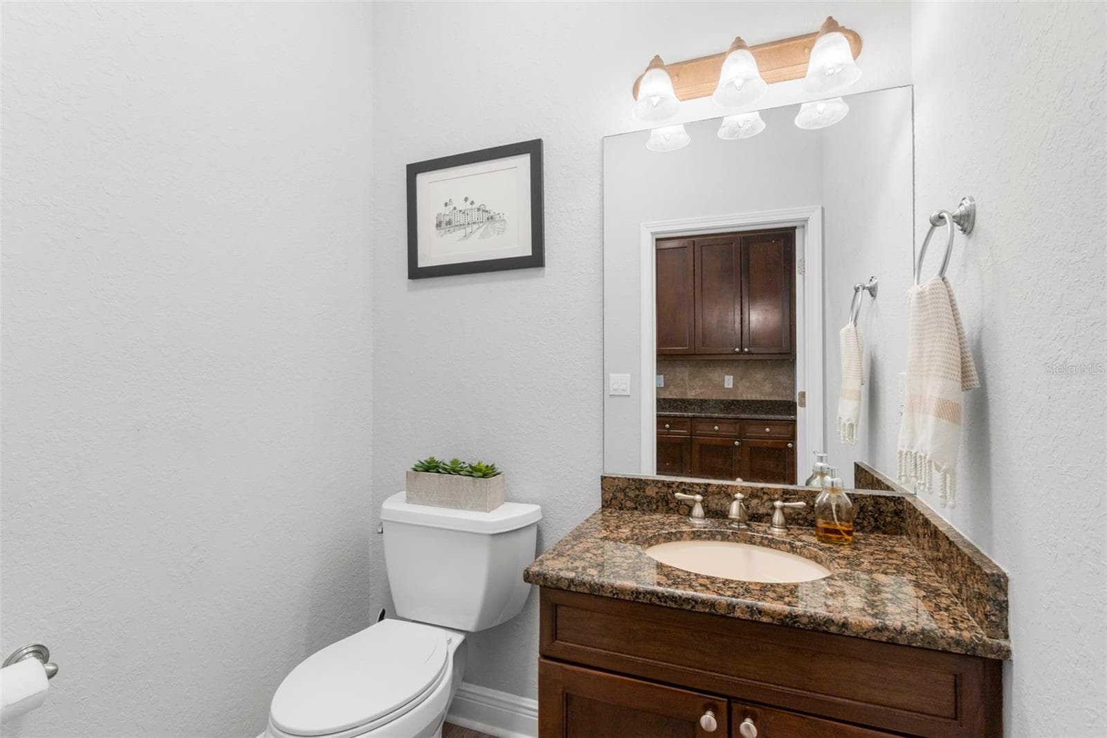 1502 RIVER COURT — photo 18 of 47