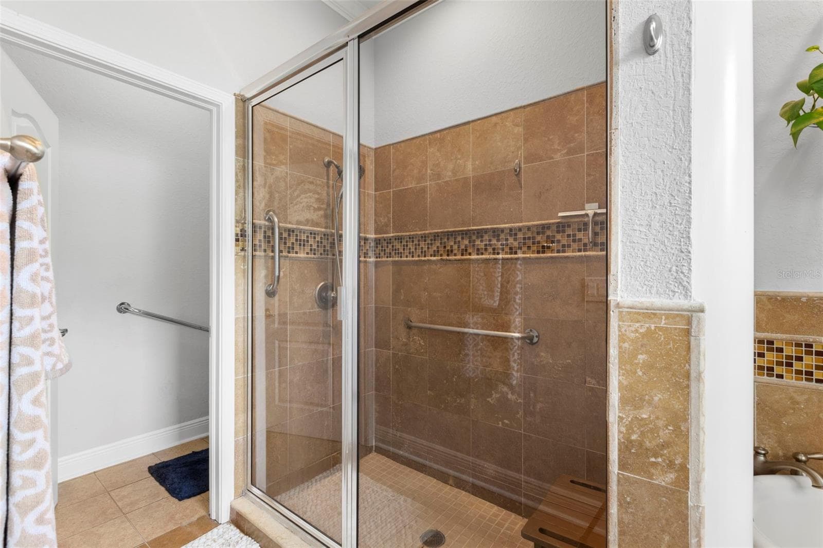 1502 RIVER COURT — photo 32 of 47