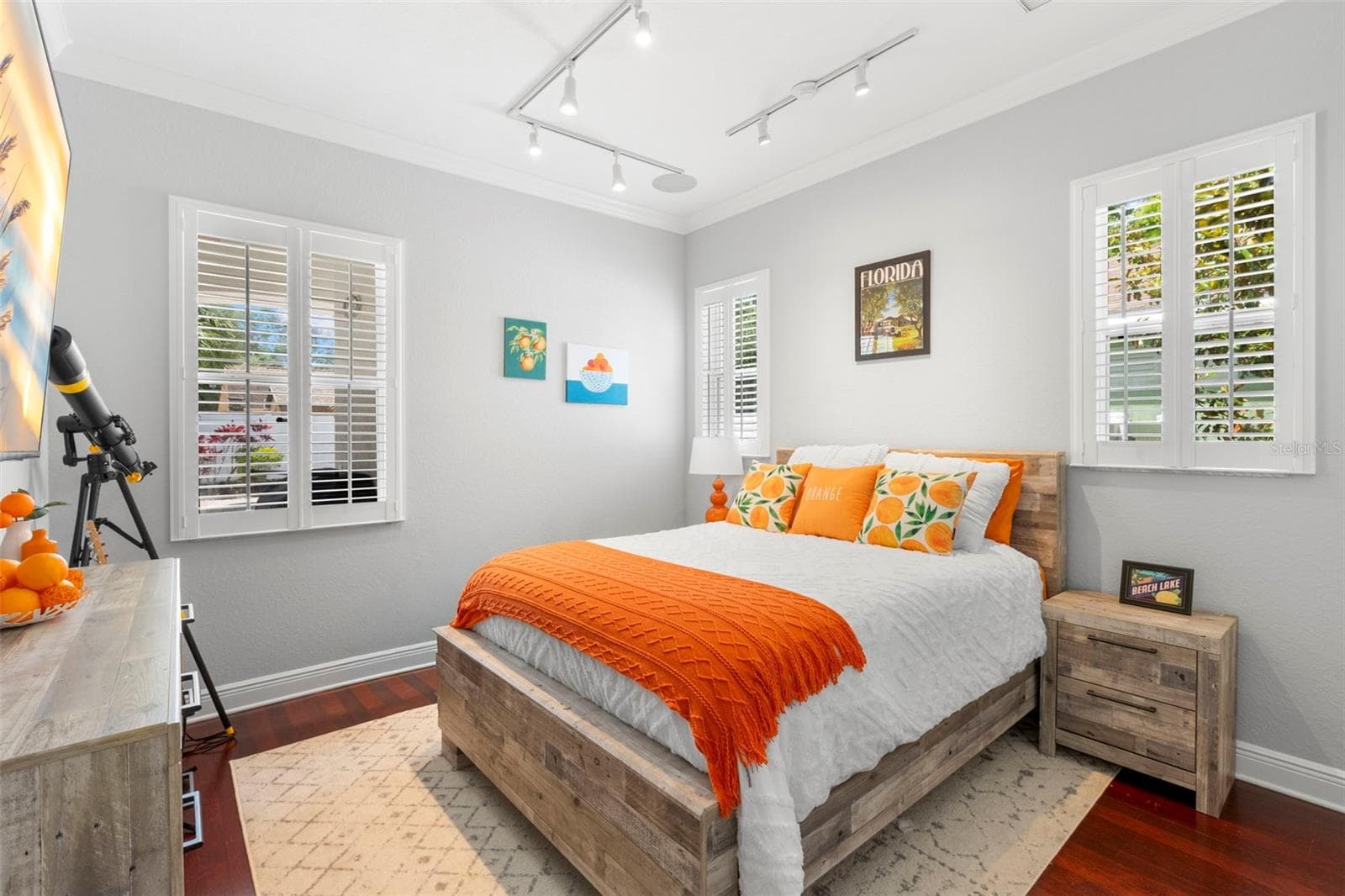 1502 RIVER COURT — photo 37 of 47