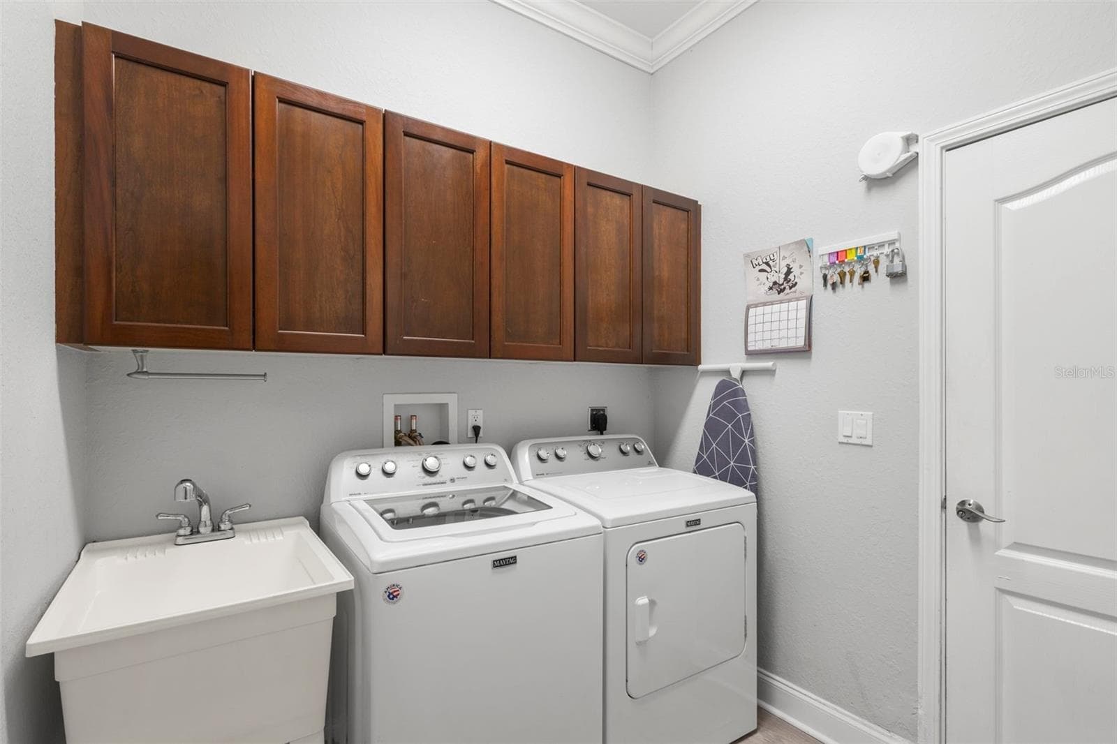 1502 RIVER COURT — photo 38 of 47