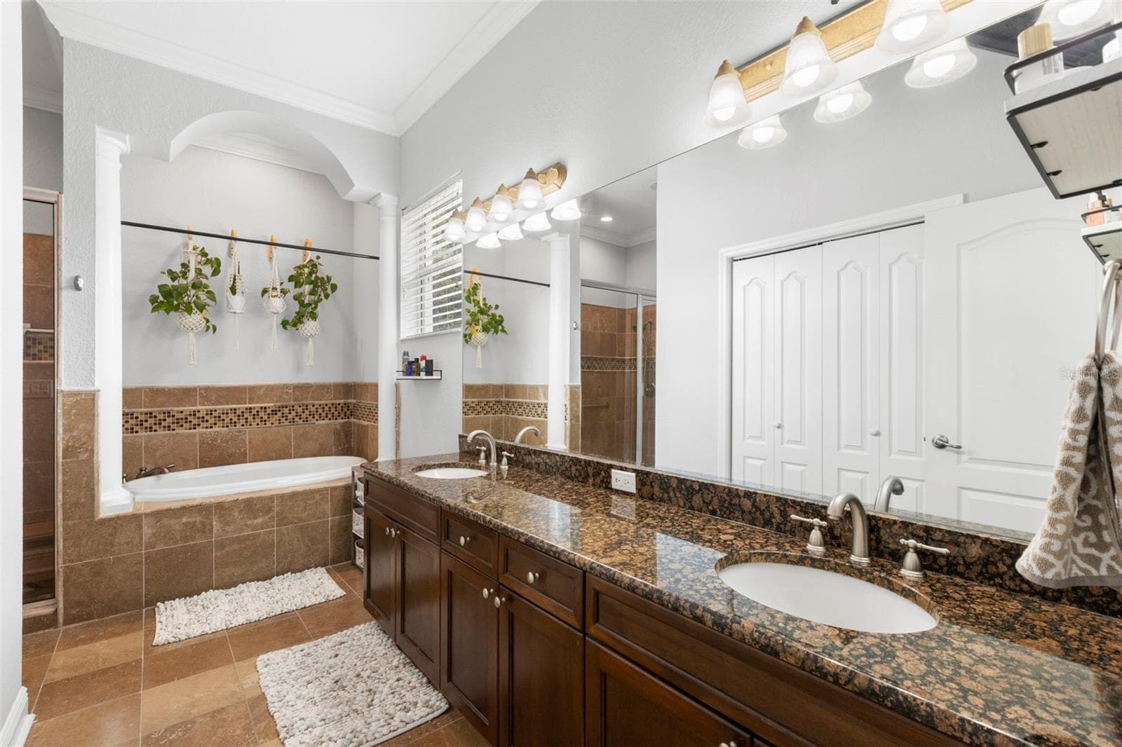 1502 RIVER COURT — photo 31 of 47
