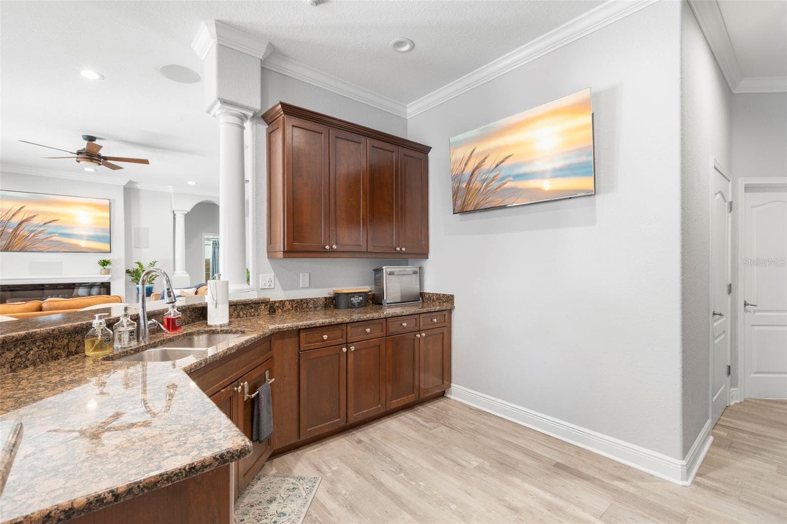 1502 RIVER COURT — photo 14 of 47