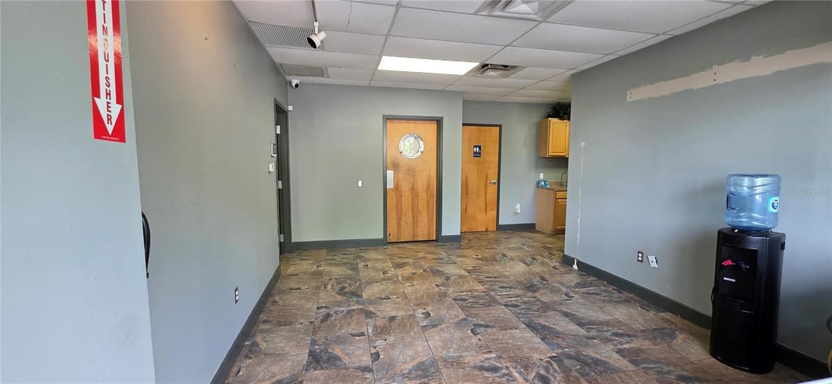 402 CHAIRMAN COURT — photo 7 of 61