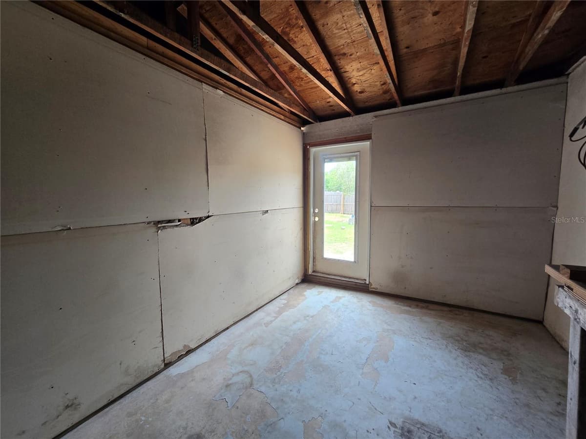 2154 DEVON DRIVE — photo 27 of 31