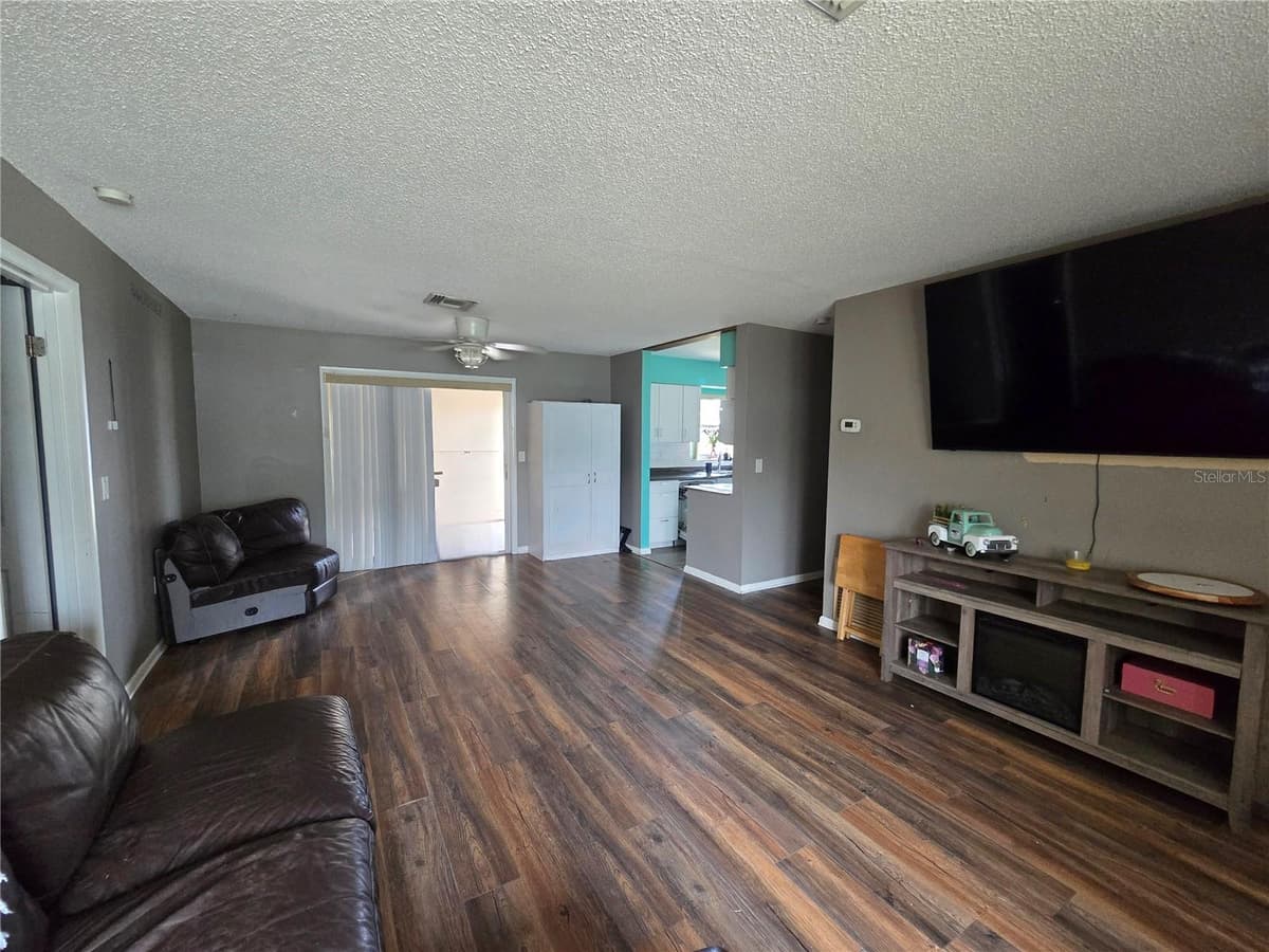 2154 DEVON DRIVE — photo 7 of 31