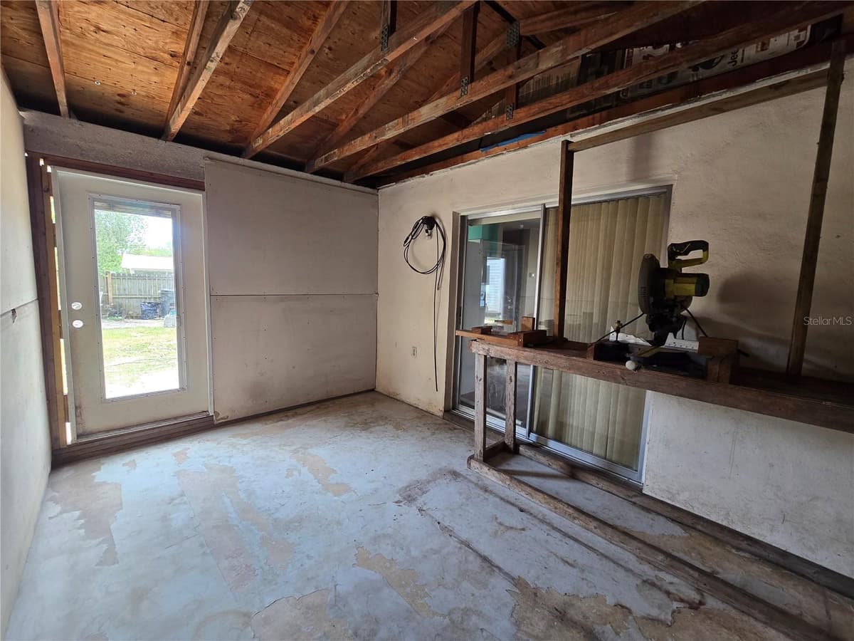 2154 DEVON DRIVE — photo 28 of 31