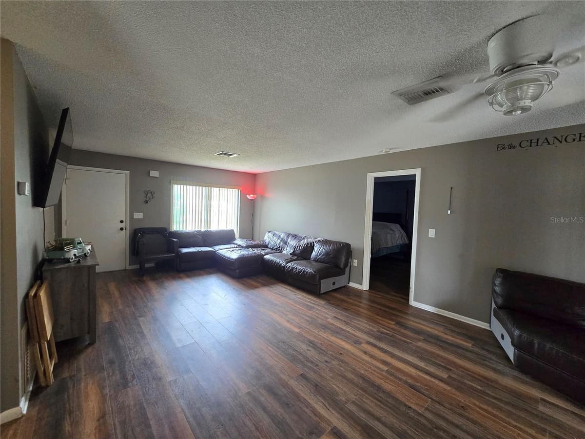 2154 DEVON DRIVE — photo 8 of 31