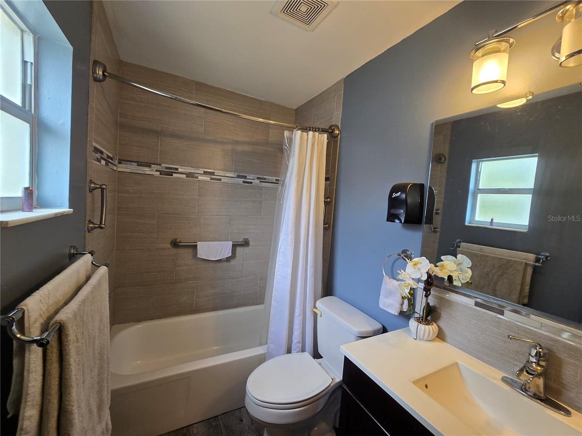 2154 DEVON DRIVE — photo 22 of 31