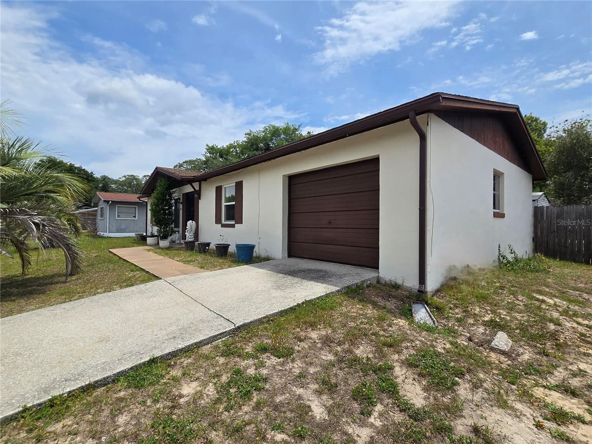 2154 DEVON DRIVE — photo 3 of 31