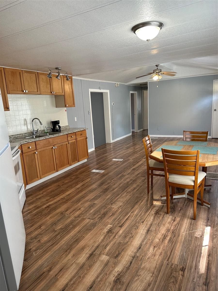 17110 LIVE OAK LANE — photo 4 of 12